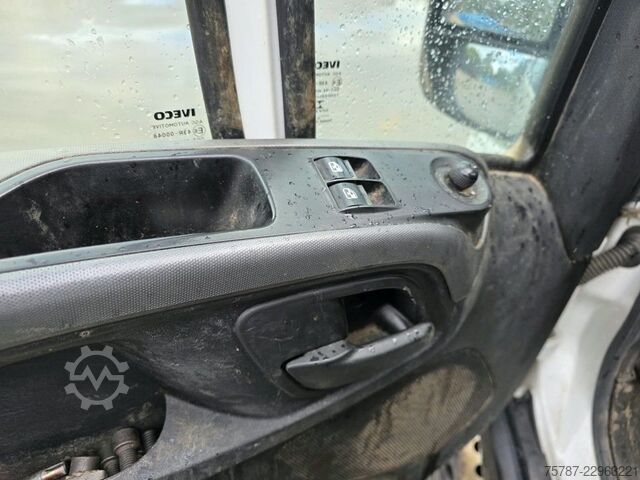 Fourgon surélevé IVECO 35S16 HiMatic, Klima Automat, 1+2 Sitzer, AHK