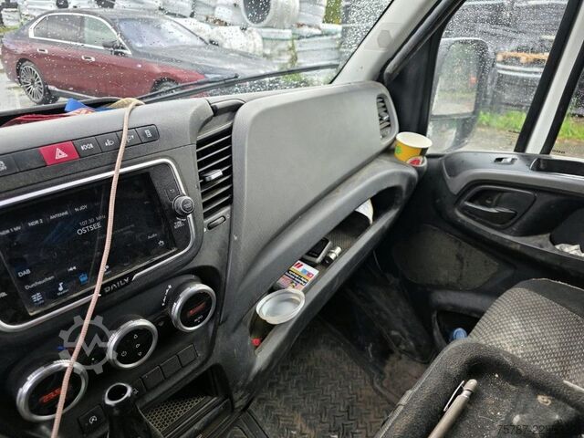 Fourgon surélevé IVECO 35S16 HiMatic, Klima Automat, 1+2 Sitzer, AHK