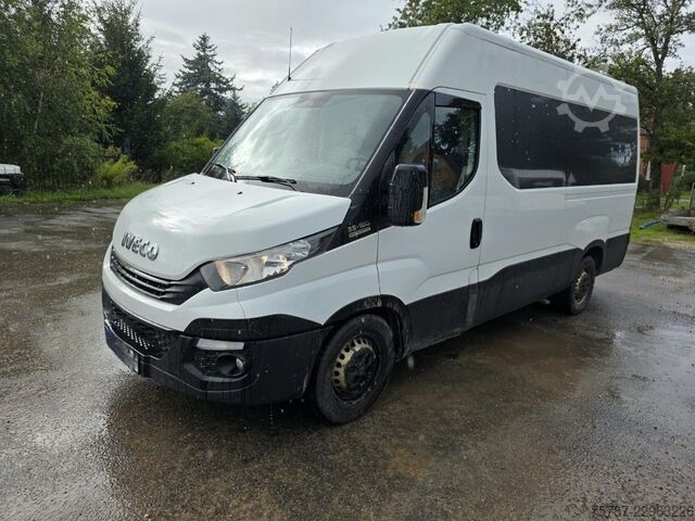 Magas tetős furgon IVECO 35S16, 1+2 Sitzer, Klima Automat, Trennwand, AHK