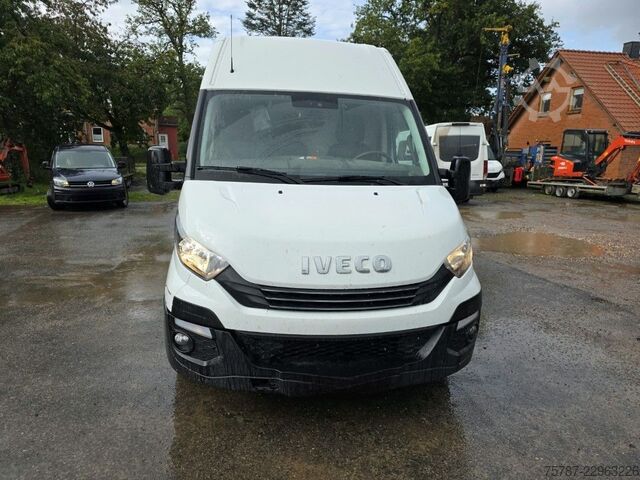 Magas tetős furgon IVECO 35S16, 1+2 Sitzer, Klima Automat, Trennwand, AHK