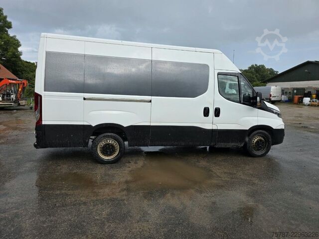 Magas tetős furgon IVECO 35S16, 1+2 Sitzer, Klima Automat, Trennwand, AHK