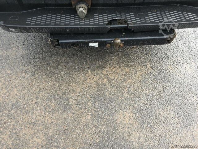 Magas tetős furgon IVECO 35S16, 1+2 Sitzer, Klima Automat, Trennwand, AHK