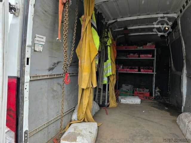 Magas tetős furgon IVECO 35S16, 1+2 Sitzer, Klima Automat, Trennwand, AHK