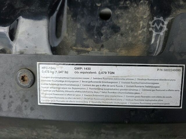 Magas tetős furgon IVECO 35S16, 1+2 Sitzer, Klima Automat, Trennwand, AHK