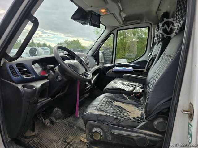 Magas tetős furgon IVECO 35S16, 1+2 Sitzer, Klima Automat, Trennwand, AHK