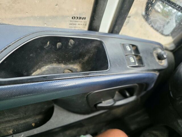 Magas tetős furgon IVECO 35S16, 1+2 Sitzer, Klima Automat, Trennwand, AHK