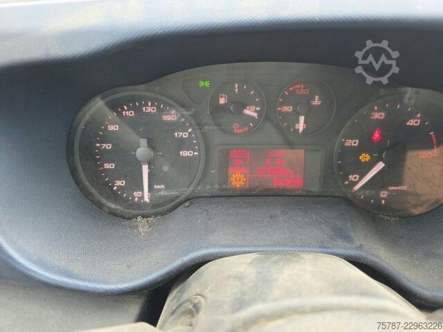 Magas tetős furgon IVECO 35S16, 1+2 Sitzer, Klima Automat, Trennwand, AHK