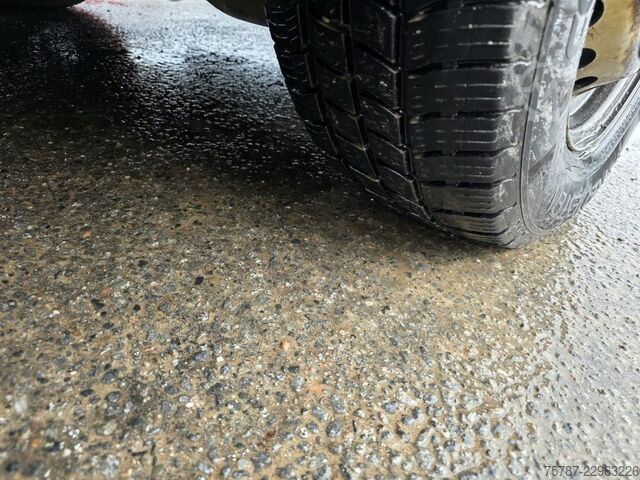 Magas tetős furgon IVECO 35S16, 1+2 Sitzer, Klima Automat, Trennwand, AHK