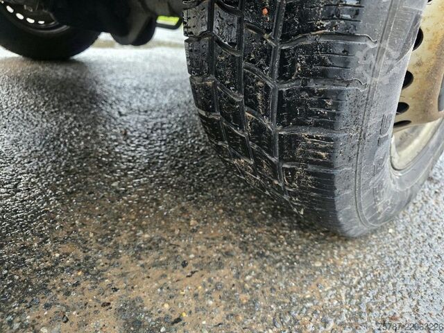 Magas tetős furgon IVECO 35S16, 1+2 Sitzer, Klima Automat, Trennwand, AHK