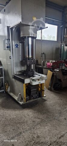 Presă hidraulică EUROMETAL PH-160 T