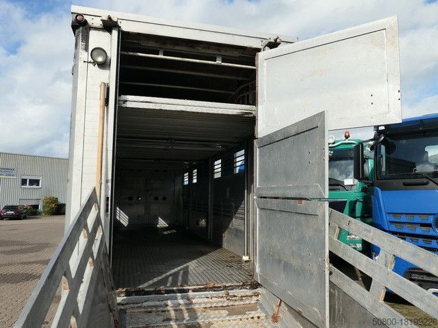 Pferdeanhänger  Bannas AT 24.83, 3 Etagen, Schweine, Liftachse