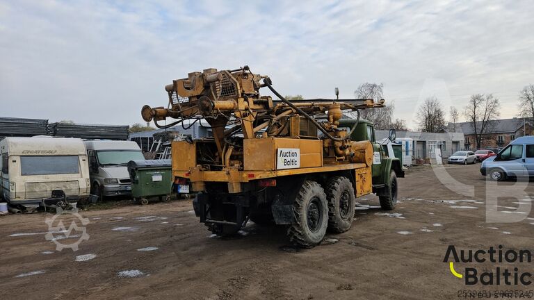 Grondboormachine  ZIL 131