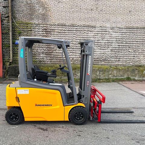 Front loader with rotary frame for fork tines Jungheinrich EFG 320