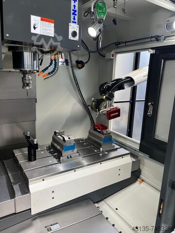 Centru de prelucrare vertical DAHLIH MCV-860 mit RoboJob MA 25