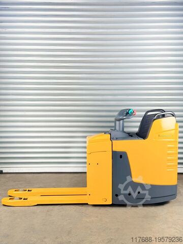 Geen pallettruckchauffeur Jungheinrich Service Neu - Batterie 82% - 2,5t