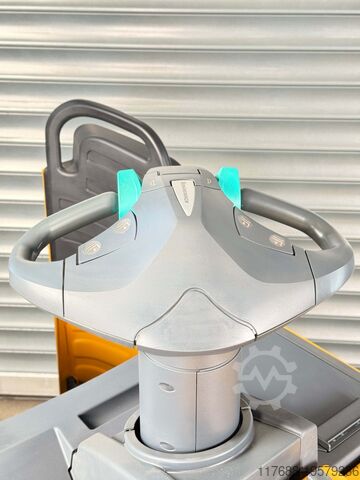 Geen pallettruckchauffeur Jungheinrich Service Neu - Batterie 82% - 2,5t