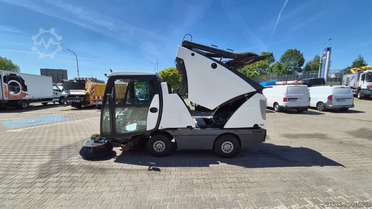 Zametací vůz Johnston C200/201 - Compact Sweeper