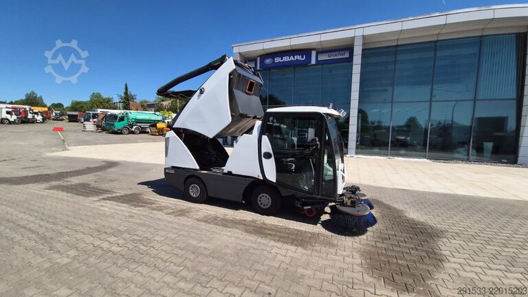Zametací vůz Johnston C200/201 - Compact Sweeper