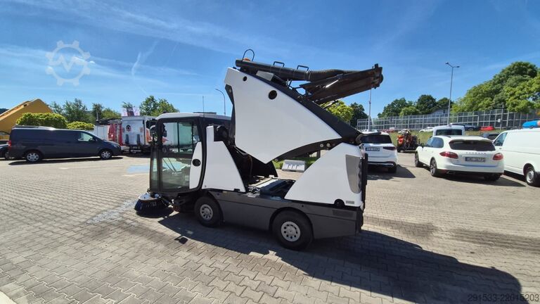 Zametací vůz Johnston C200/201 - Compact Sweeper