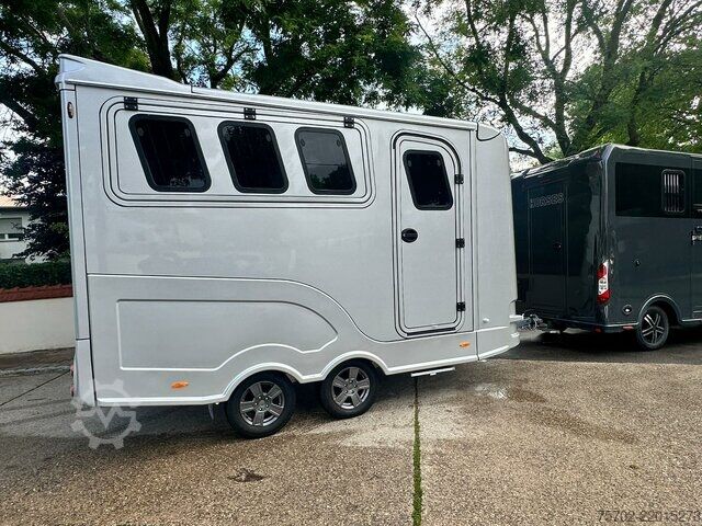Furgone  Steinsberger 3-Pferdeanhänger mit Bett