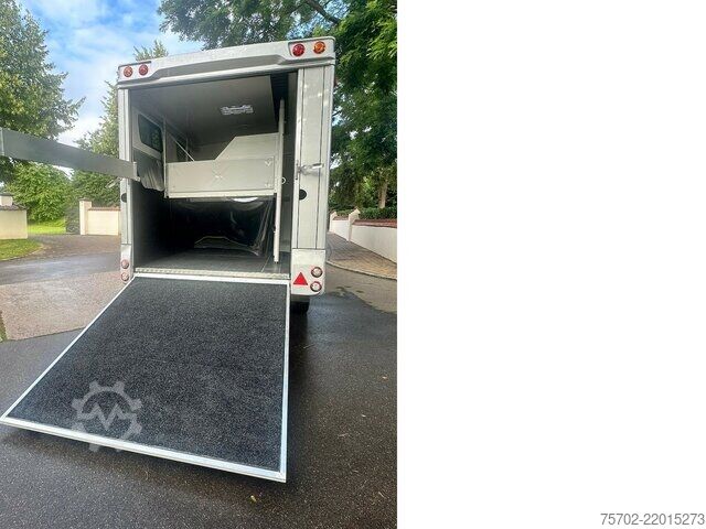Furgone  Steinsberger 3-Pferdeanhänger mit Bett