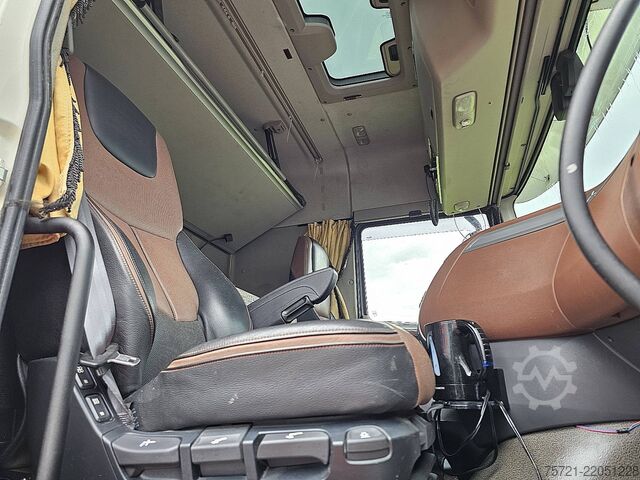 Standard-SZM DAF XF 530 6X2 FTR SPACECAB