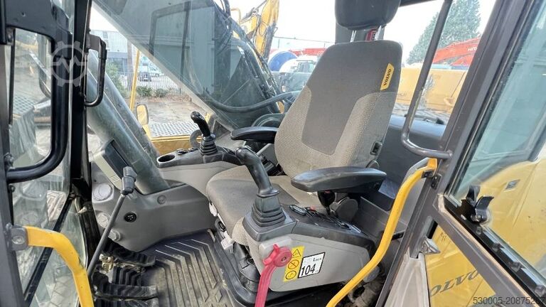 Crawler excavator Volvo EC 300 D L