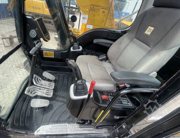 Crawler excavator JCB JS 210 LC    2017