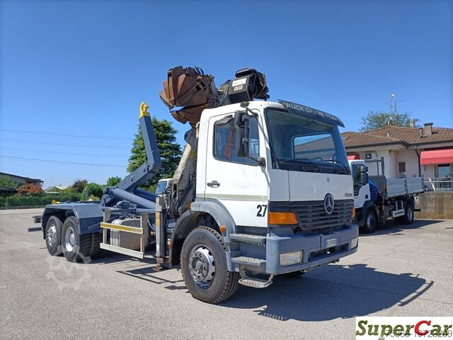 Haakarmtruck met kraan Mercedes-Benz ATEGO 1828