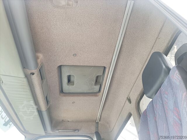 Haakarmtruck met kraan Mercedes-Benz ATEGO 1828