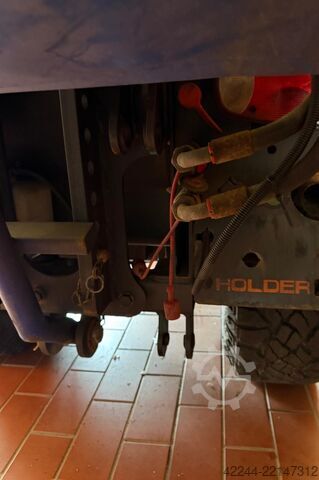Veículo municipal / Porta-equipamentos Holder C 250
