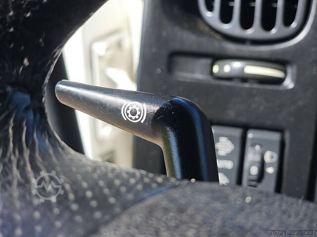 Gesloten bak RENAULT D 220