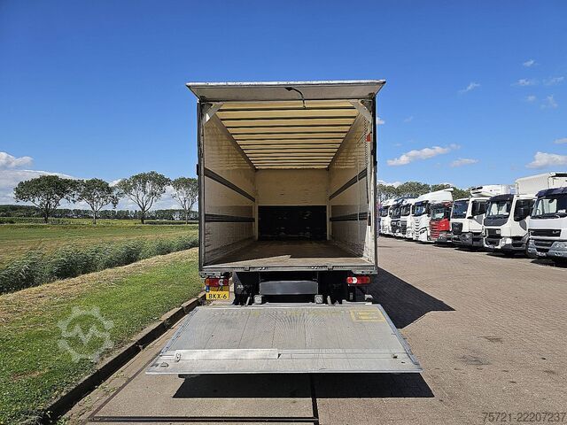 Gesloten bak RENAULT D 220