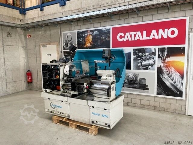 Torno central Colchester Master 3250
