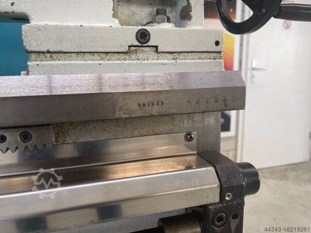 Torno central Colchester Master 3250