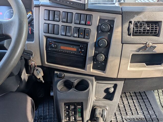 Skåpbil Volvo FL-280 4x2 16Tons EURO5 Portaltüren