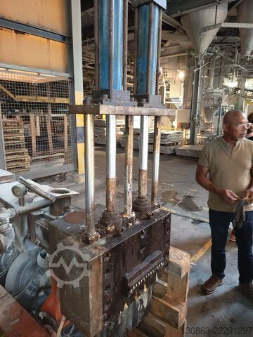 Máquina de processamento de plásticos  