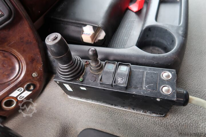 Roll-off kamion sa bakšišom DAF CF 85.460 T 6x4