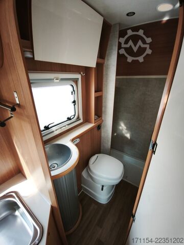 Camper semintegrato AHORN Camp 660P