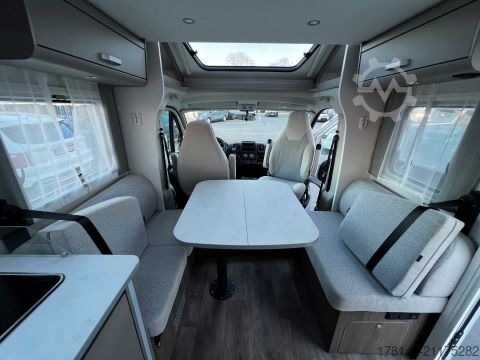 Halvintegreret autocamper Carado T 457