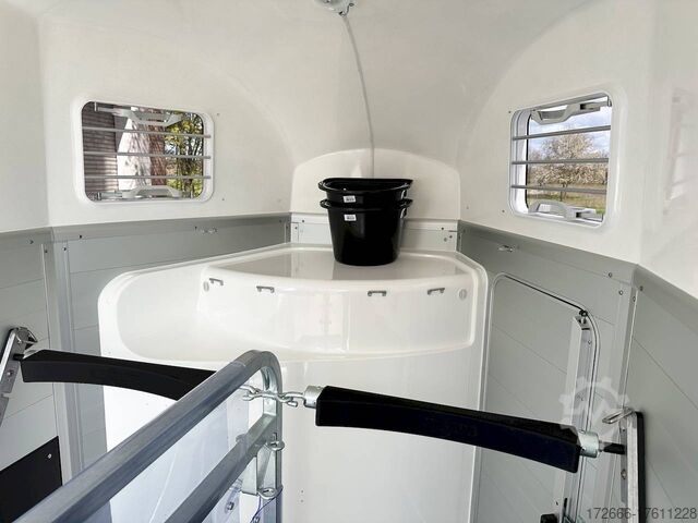 Pferde Anhänger Humbaur XANTHOS AERO SK+AUSZIEHBAR 344X171X236CM 2400KG