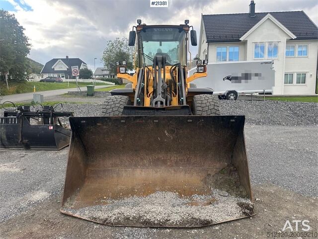 Wheel loader Volvo L90E wheel loader. WATCH VIDEO.