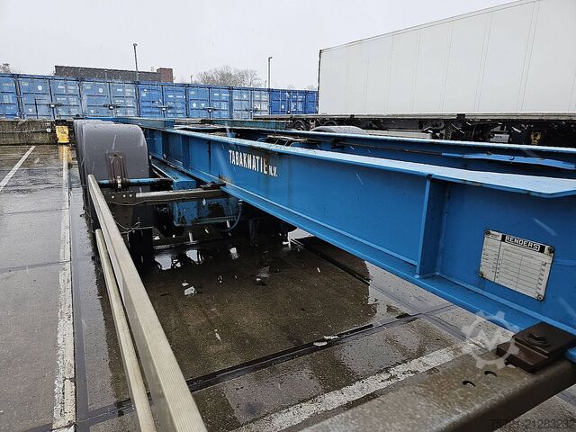 Containertransport RENDERS CHASSIS