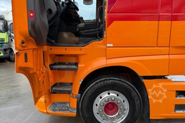 Standard tractor unit DAF XF510 4x2 ADR