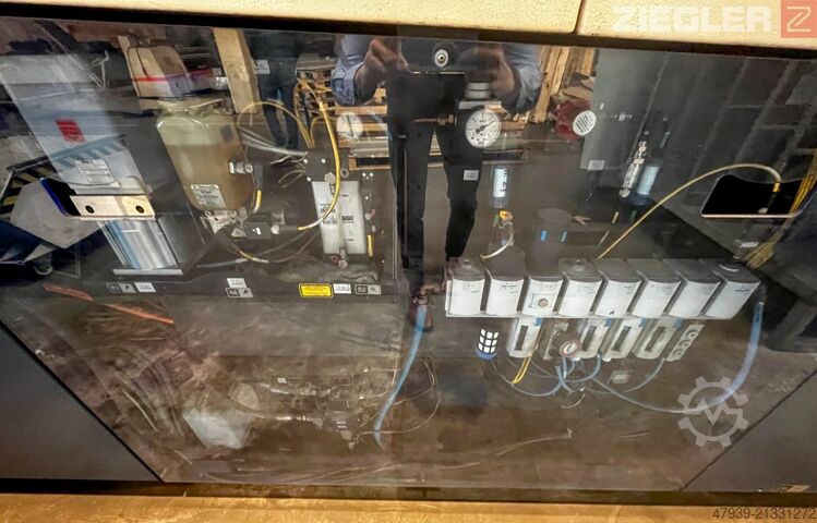 Laser cutting machine TRUMPF TruLaser 5030 mit Doppelturm-Lagersystem