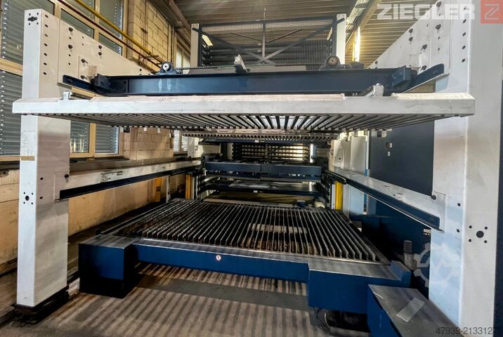 Laser cutting machine TRUMPF TruLaser 5030 mit Doppelturm-Lagersystem