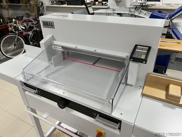 Řezací stroj na papír Paper cutting guillotine Ideal 5255