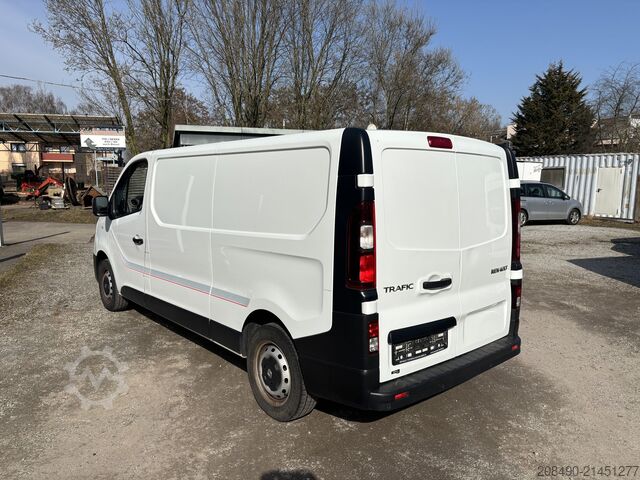 Skåpbil, navigation, klimatanläggning, 89 kW, nybesiktigad Renault Treafic L
