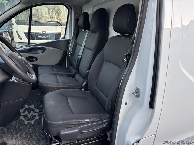 Skåpbil, navigation, klimatanläggning, 89 kW, nybesiktigad Renault Treafic L