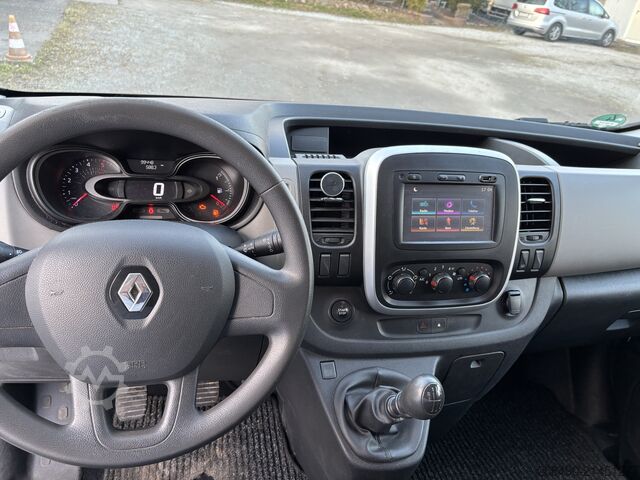 Skåpbil, navigation, klimatanläggning, 89 kW, nybesiktigad Renault Treafic L